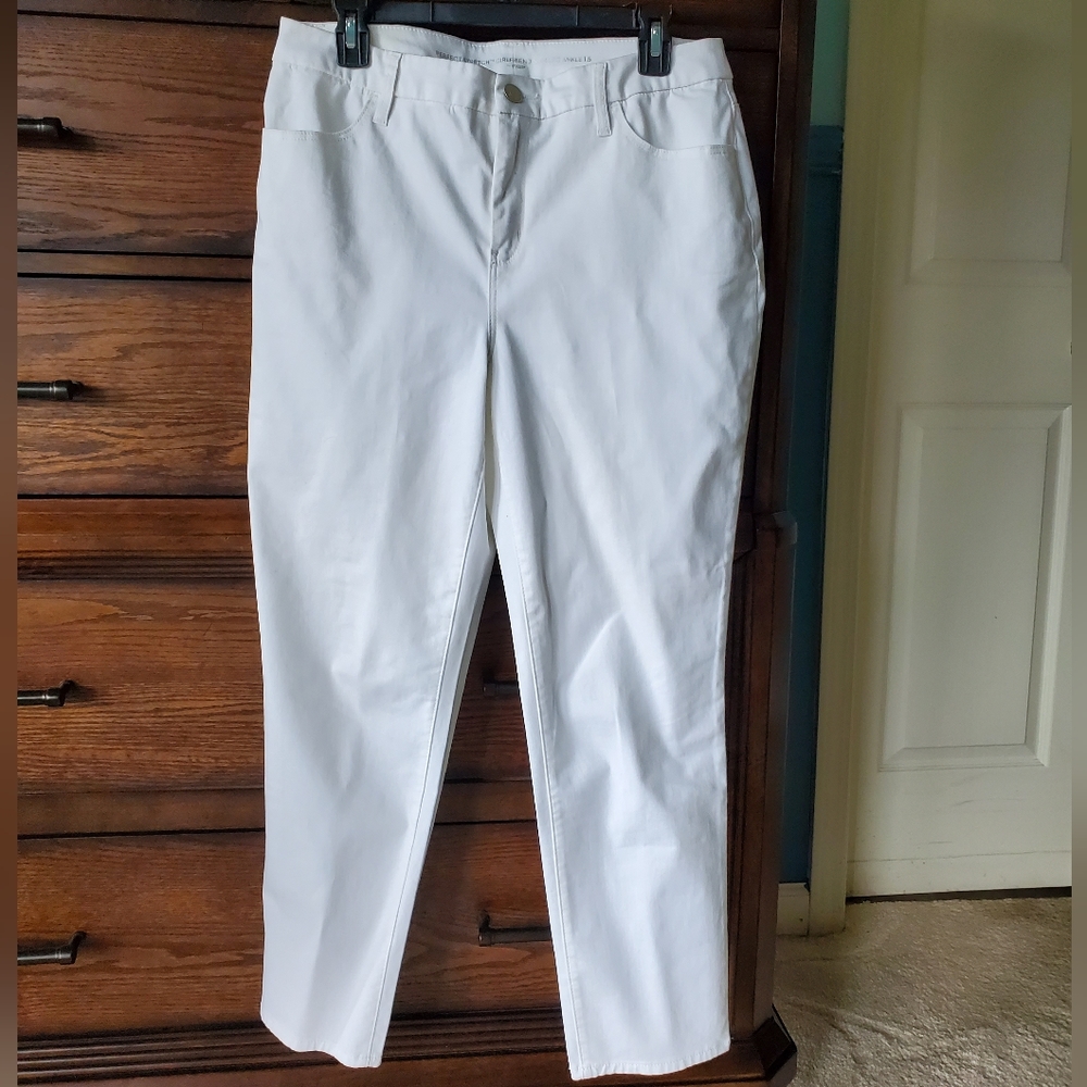 New Chico's Perfect Stretch Girlfriend Slim Leg Ankle White Sz 1.5